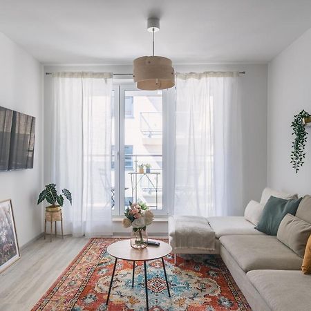 Corvin Apartment With Balcony And Ac Boedapest Buitenkant foto